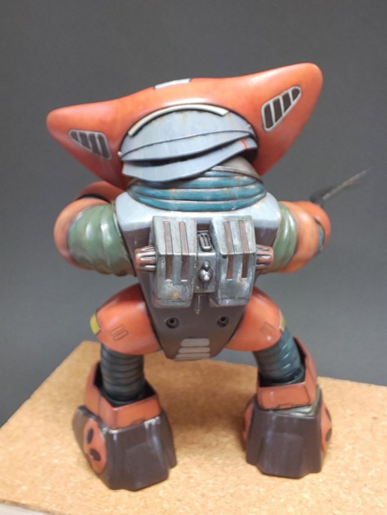 推進と発電兼用のランドセルは計画予定の数値を出せなかった非力なものだったけど、他にあてがえるものも無かったのでしょうがなく搭載。常に全開気味で外装も熱劣化。アッガイ譲りの高効率水冷システムのおかげで辛うじて作戦行動可能です。