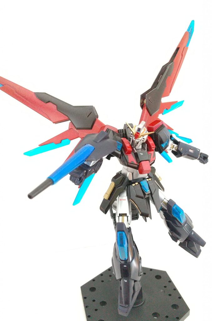 アトミック…ビームライフル！胸部は、光子力研究所のシルエットとＺを塗装で描き、肩口まで含めてブーメラン形をイメージ。