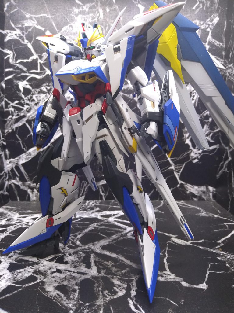 エクリプスのバックパックに以前作成したフリーダムストライカーを装備。ウィングバインダー装備さすとイメージ道理の作風になったが背面の関節が耐えられずに反り返ったのでその修正に時間がかかった・・・作業終わりが0時こえてたので今回の投稿はこれだけでおしまい