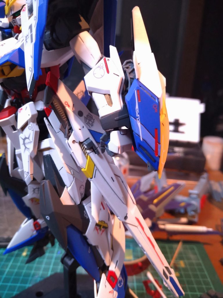 部分塗装としてモールなどの塗装やこまごまと色を追加してみた