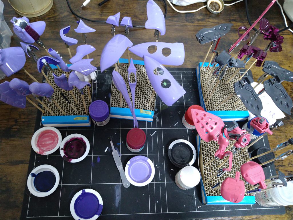 最初にベースとなる濃い単色を塗りました。