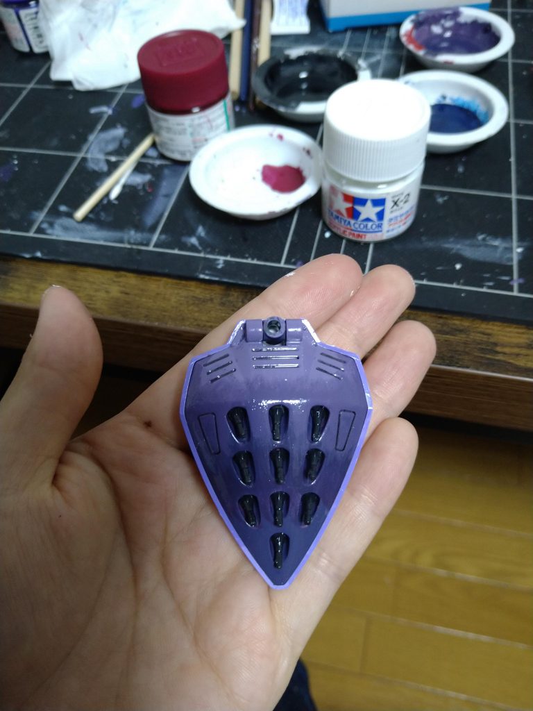 今回ファンネルはシックに黒くしました。