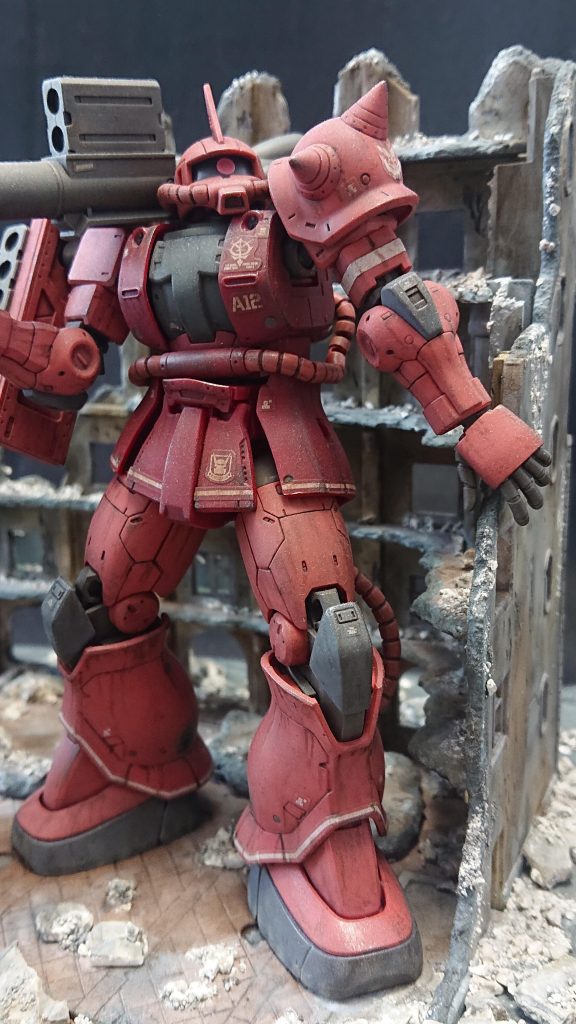 キットのウェザリングは、つや消しクリアーを塗布後、ウェザリングカラーでフィルタリング、リアルタッチマーカーでストレーキング、水性塗料でチッピング、エナメル塗料でドライブラシを行っています。