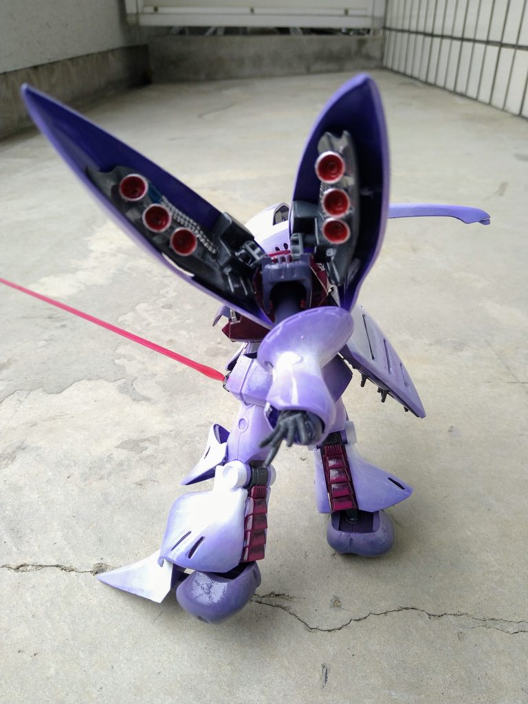 横から。羽の内側にはバーニアを設置しました。