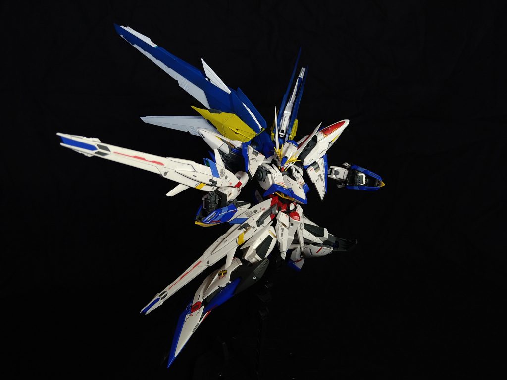 背面のウィングスラスターが良く映え、ポージングが良い感じに思いどうりになりました