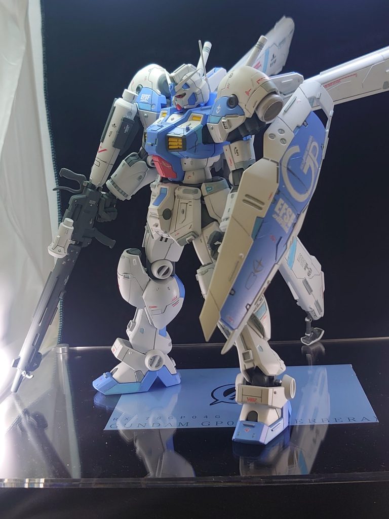 今回は普段作るHGと違い、1/100のキットを作る大変さを痛感しました。しかしながら大きなキットだからできる「やりたい事をやりたいだけやってみる」といった制作の自由さ、その結果のてんこ盛りディテールに満足できたのでこれを糧にさらに腕を磨いていきたいと思います。使用塗料ホワイト:ガイア FM-04 ミクホワイトブルー:ガイア FM-08 雪ミクボディブルーイエロー:ガイア 005 サンシャインイエローレッド:クレオス CL110 緋色グレー:ガイア メカサフヘヴィ部分塗装ブルー:ファレホ 72023 エレクトリックブルー部分塗装グレー:ファレホ 69036 ライトグレイ部分塗装シルバー:NAZCA NE-003 ピンポイントシルバー