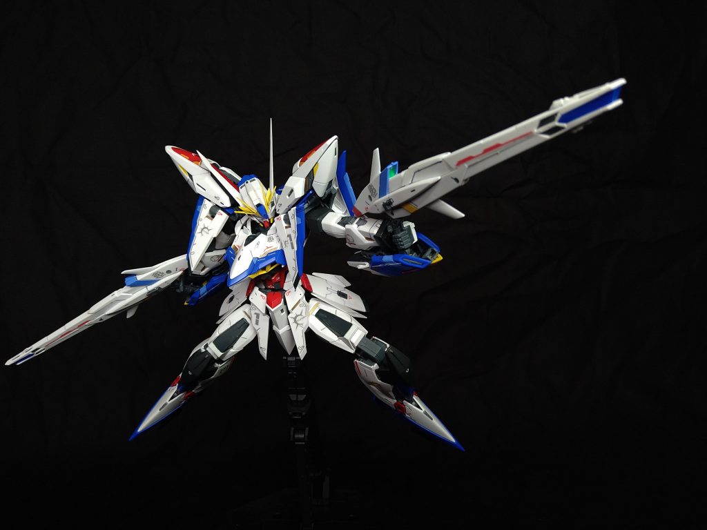 ダブルビームライフル装備独特のデザインで前にも述べたように保持力に難ありでポージングが難しいが、決まると見ごたえのある迫力のある姿になる