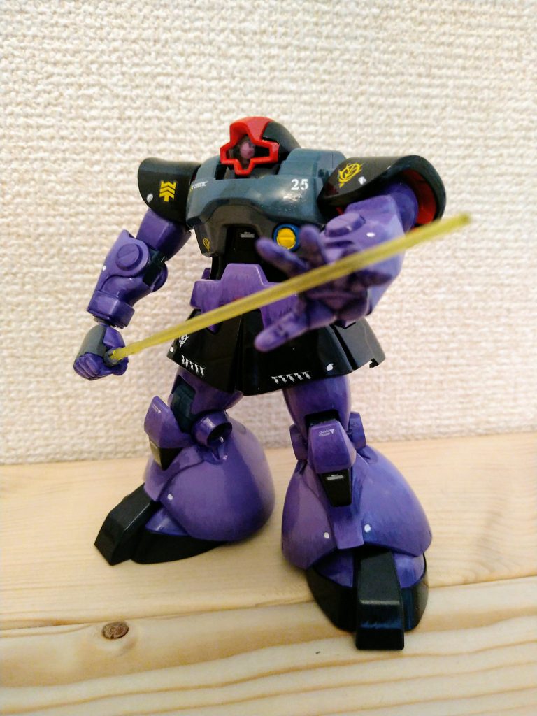 ビームサーベルは百式のものを代用しました。