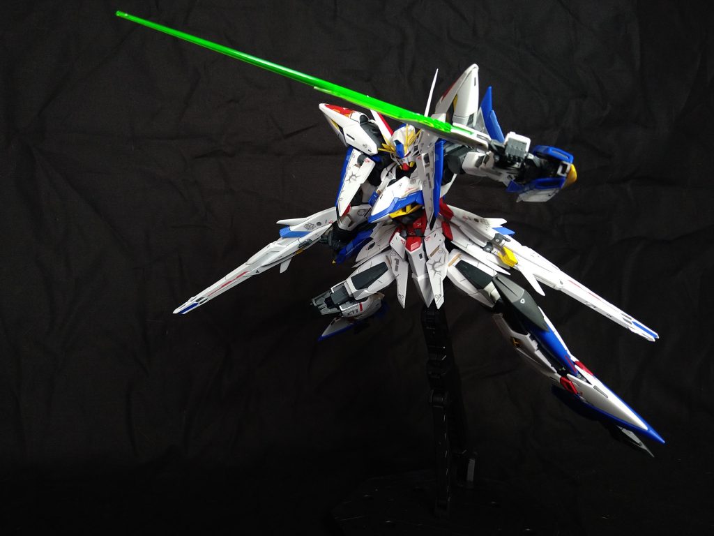 ビームサーベル装備独特の形状で面白いギミック