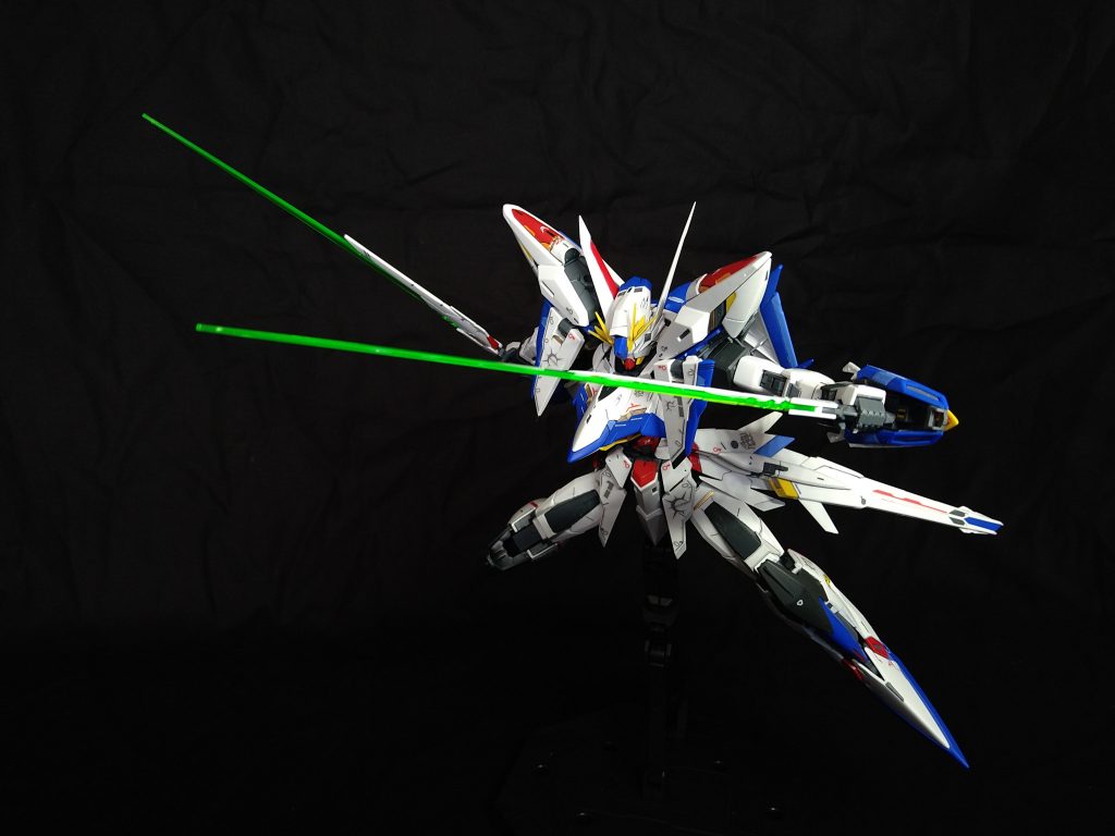 エクリプスはそのままのデザインで全体がボリューム感のある機体なのでバックパックなしでも見ごたえがあり、写真を撮るのが楽しいキットでした