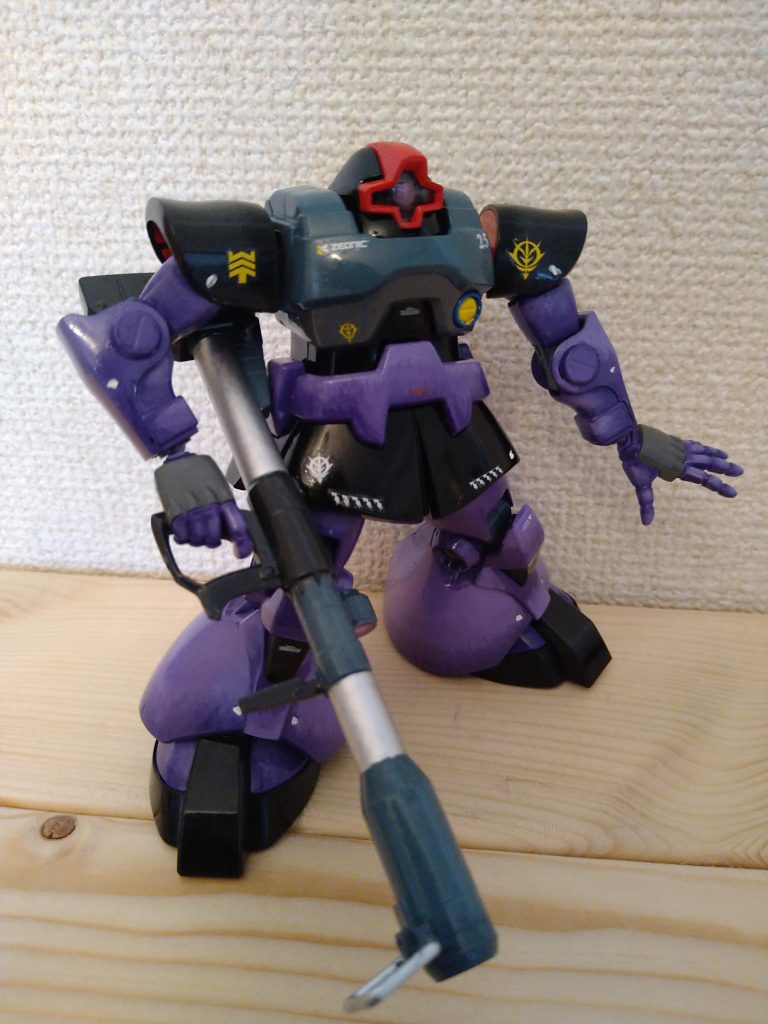 バズーカーはシルバーとグレーで塗り分けました。