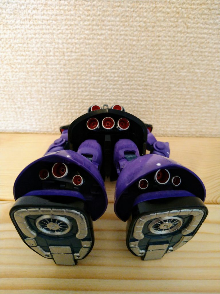 ドムにはバーニアいっぱいあります。