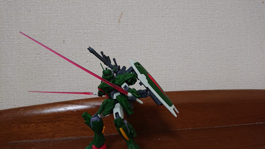 ES04B ビームサーベルこれも原形機の装備をそのまま使用できるようになっている。