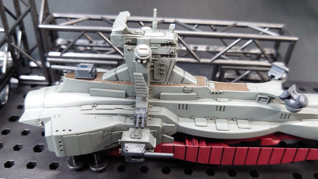 活動圏内には岩石やデブリが多く、対敵戦よりも浮遊物の除去作業がメインである。そのため銃座の一部分は、強化レーダーに変更されて砲とリンクしている。ただ、この強化は対戦時にもかなりの恩恵があった。