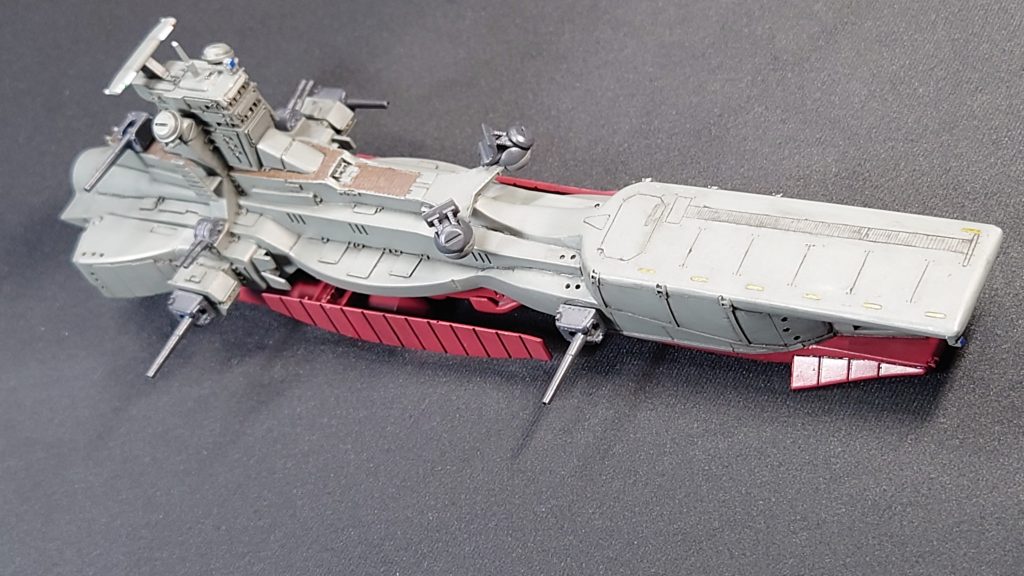 主砲は単装砲のみで、連装砲は搭載されていない。それでも改装、近代化アップデートはされているので、出力、射程、精度は通常艦よりは上である。