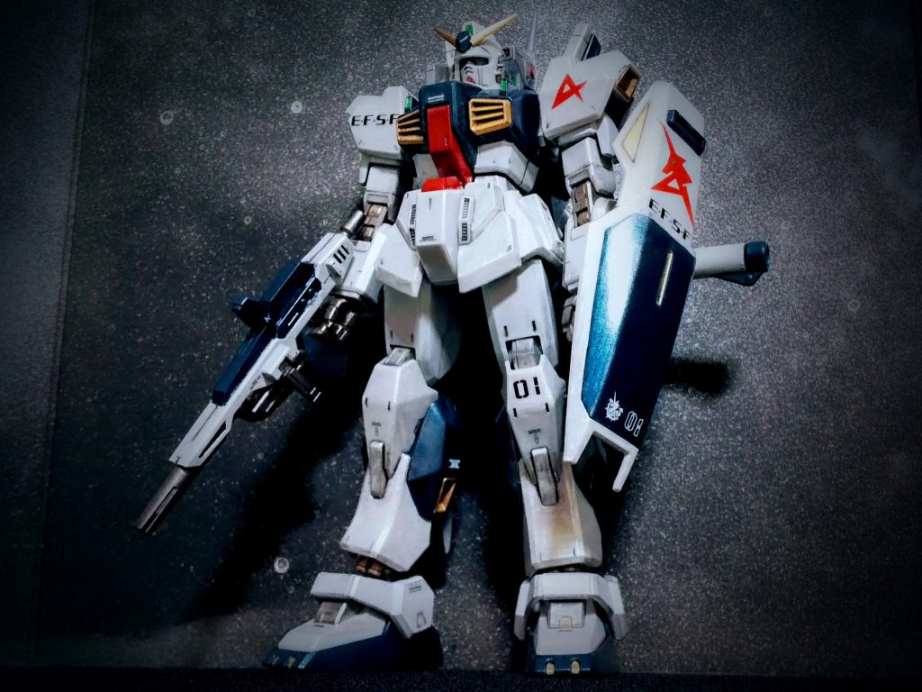 メタリックカラーで筆塗り全塗装しています。実物は筆ムラが目立つのですが、写真だとそこまで目立たないのが幸いでした。墨入れがまだまだ下手くそではみ出した所はウェザリングで誤魔化してます。