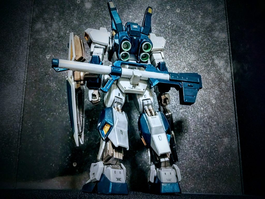 スジ彫りや改造等のディテールアップは何もやっていませんが、水転写デカールをうるさくならない程度に貼ってみました。後部はちょっと控え目にですが。