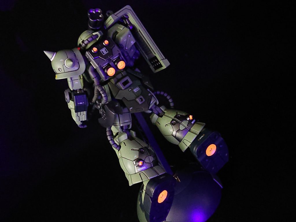 UVライトで各所バーニア、レンズが発光はやはりいいですね