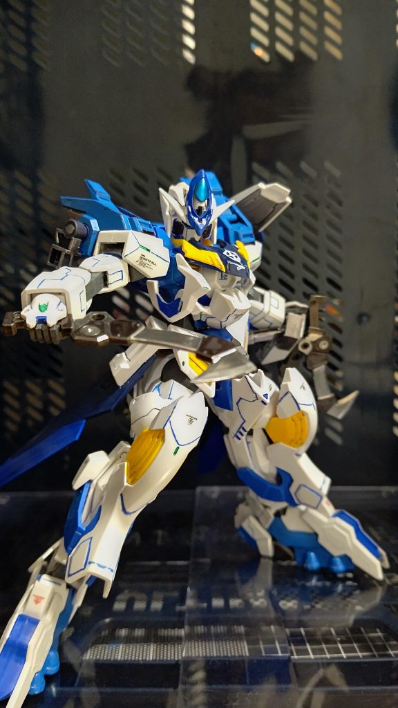 対ビーム兵器用に接近武器「アーミー・ダガー」を2本装備してます。