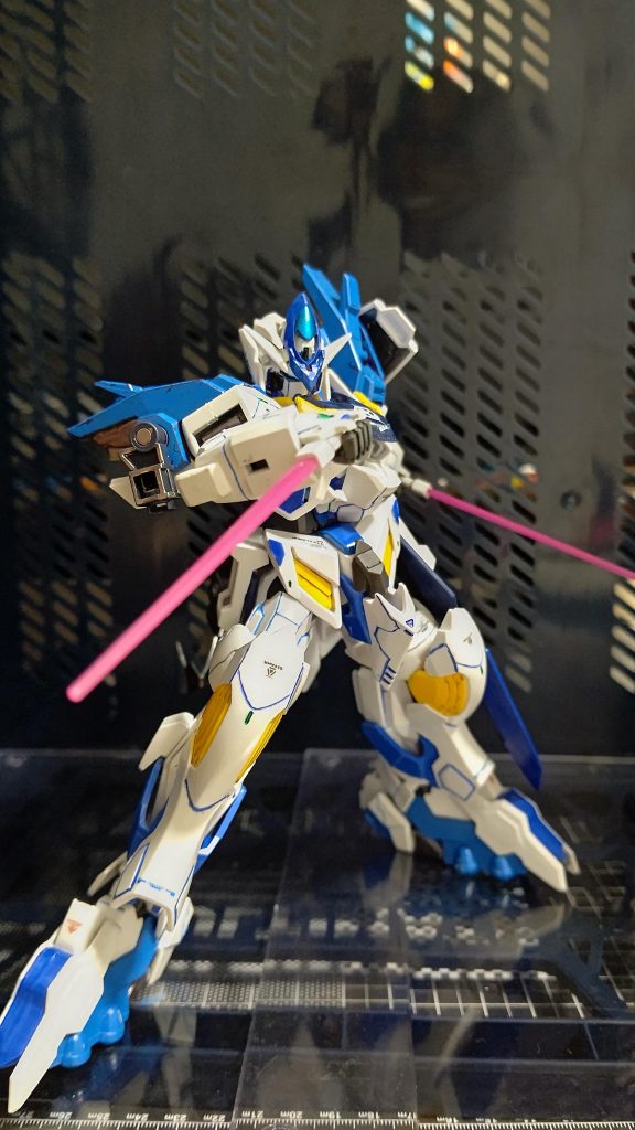 勿論、AGE-1のドッズライフルに続くメイン武器ビームサーベルも健在です♪