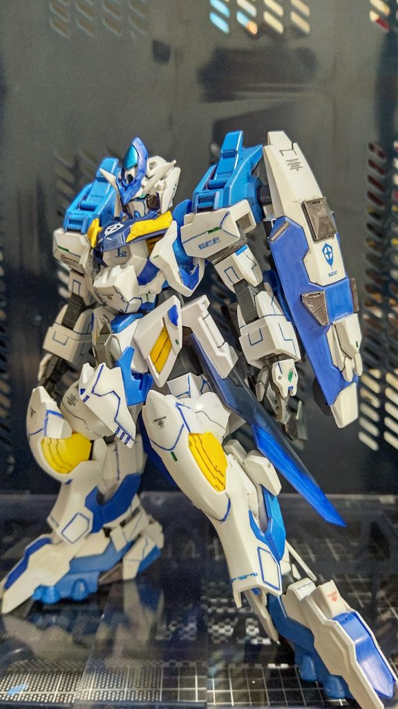 武器、左肩のビームキャノン無しの正面です。元キットは肩以外はAGE-1を使用し、それにルプスのパーツを肉付けしていきました。肩はお気付きの通りAGE-2 マグナムです。