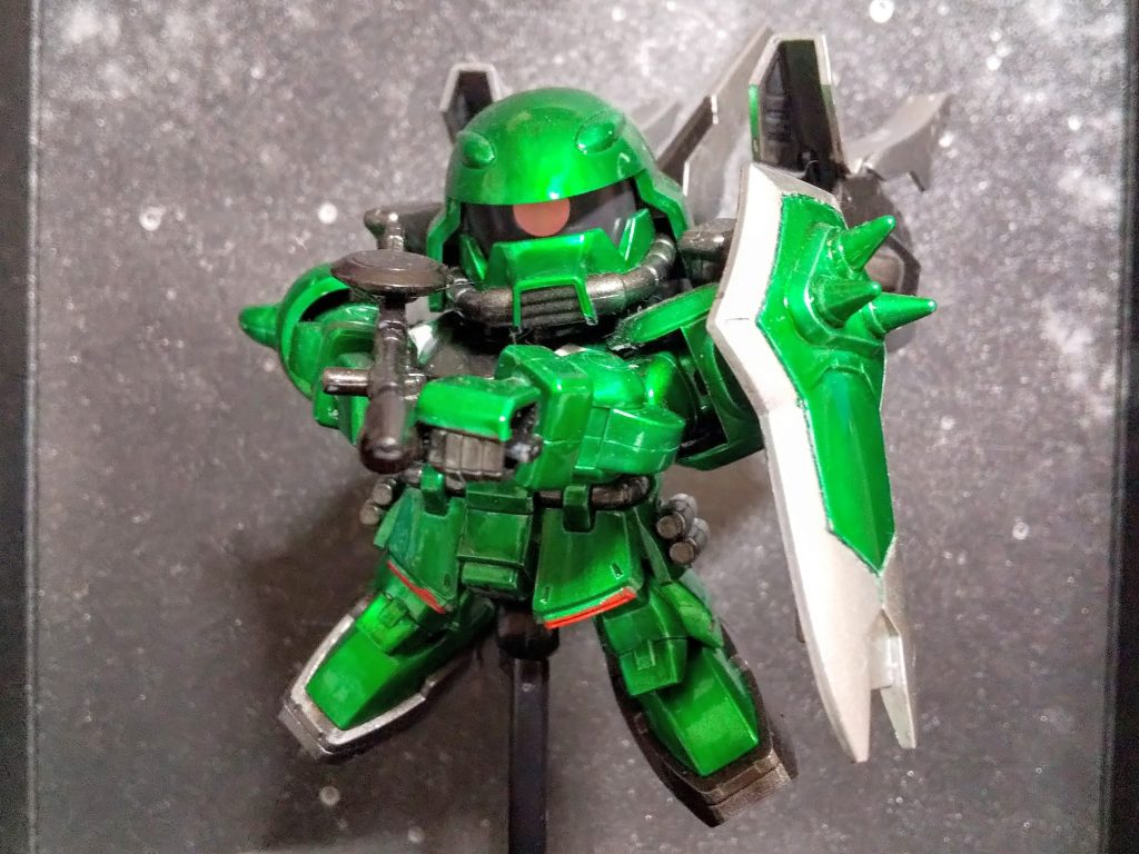 ザクのマシンガン両手持ちは鉄板です。ファーストの機体をオマージュしたモビルスーツも良いですね。SEEDの新シリーズも期待しています!