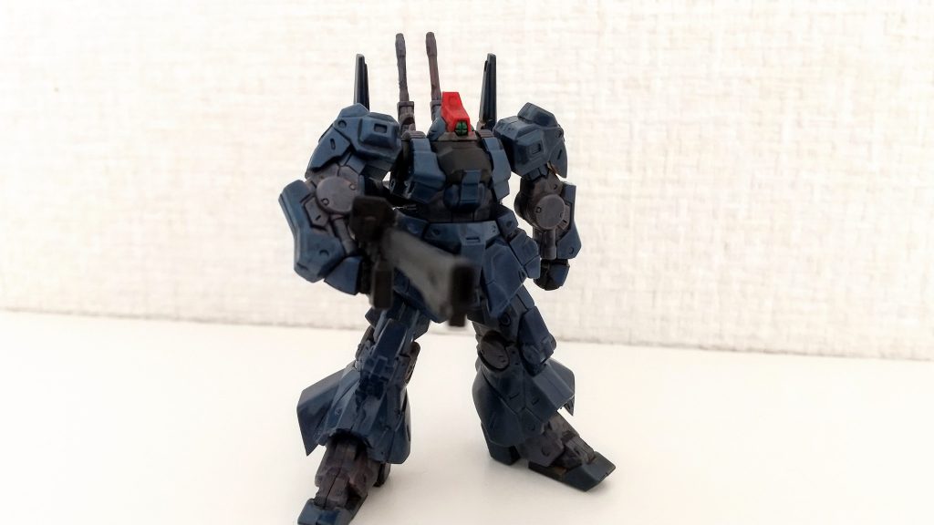 メインのブルーは、実はガンダムマーカーのティターンズブルーです。だから、ティターンズに鹵獲されて運用された機体…なんてのも面白いですね。