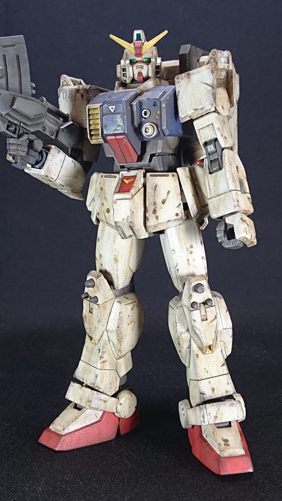 陸戦型ガンダムが、熱帯のジャングルで補給物資もままならない状態で傷つきながらも現地修理をして、戦闘を続けている設定です。