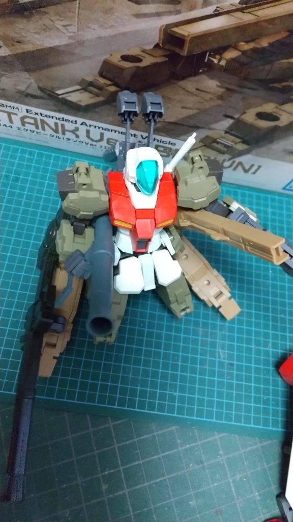 最近は全塗装して投稿していますが、今回のお題企画は無塗装・無改造で楽しませていただきました。パーツ組みかえが楽しいので、全塗装して完成させるのではなく、気分で組みかえて遊んでいこうと思います。ミキシングを始めてまだ日が浅いですが、とても楽しいです。ミキシング未体験の方が、私の作品でミキシングに興味を持って頂けたら嬉しいです。ご覧いただきありがとうございます。