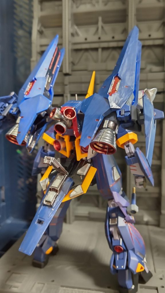 バックアーマーのここのパーツはなんと！？開きます！！いや、なんか意味というか利用できれば良かったのですが撮影中に気がつき...とりあえず塗装はしっかりしましたw