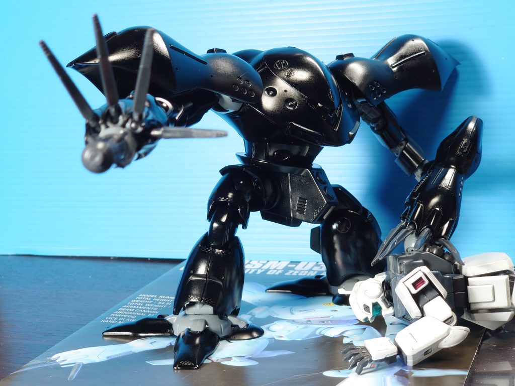 お馴染み旧キット箱絵。モノアイが未塗装の金属なのですが、いいアクセントになってますね。これでブラックゴッグはおしまい。