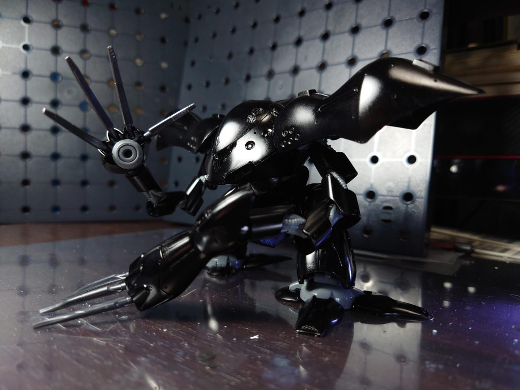 ステルスや潜水艦の様な渋い黒。