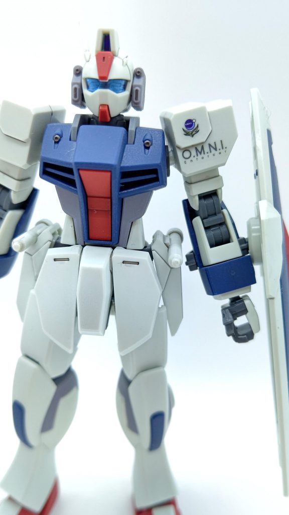 デカールを貼る位置、シールドの関係を考え左肩ではなく右肩にすればよかった…