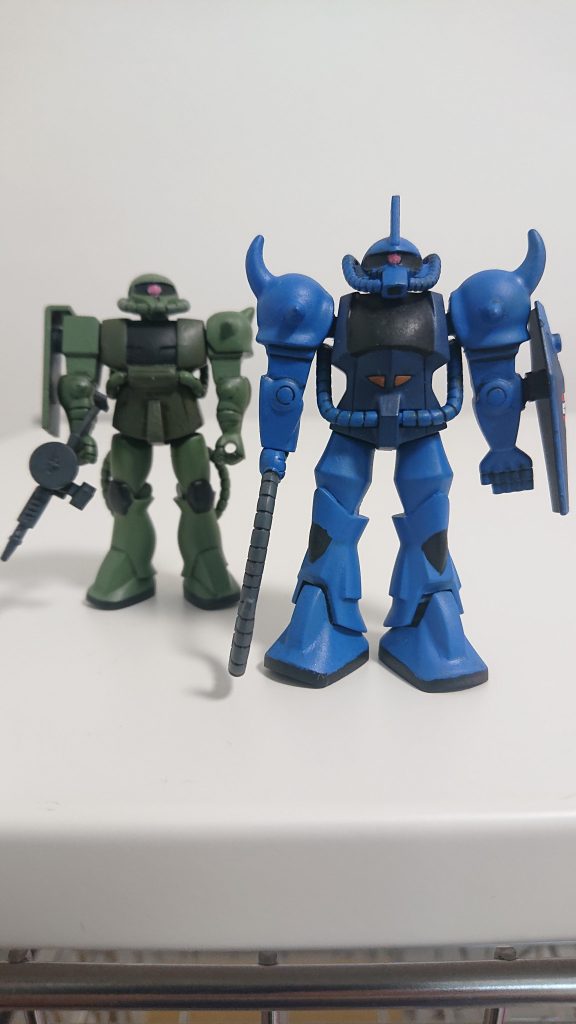 グフと飾るとジオンの脅威の回のランバラル隊のザクにもなります。確か、このときはミサイルポッドは付けてなかったと思います。