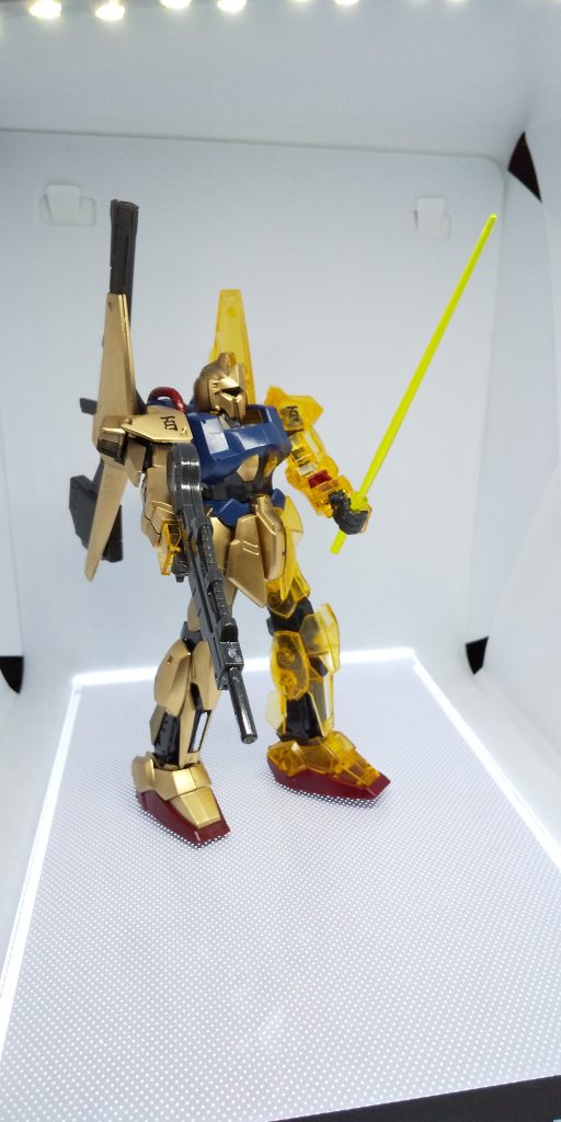 デカールは肩の百だけです。