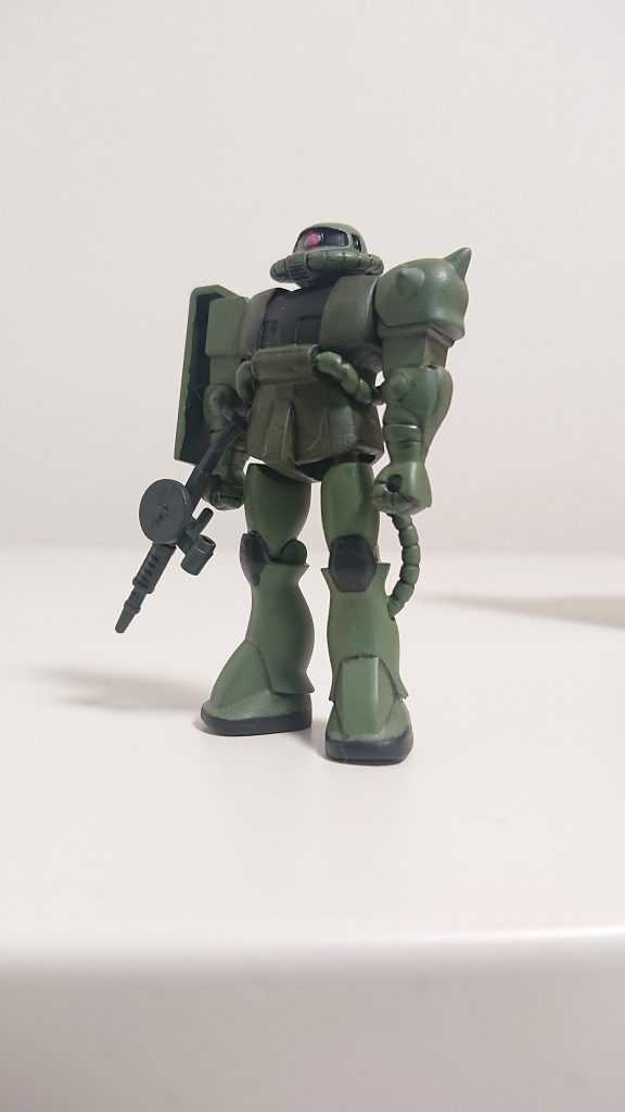 発見したのですが、あおりで撮るとかっこよいです!ガワラ絵っぽくないですか?これが、ジオンのザクか!