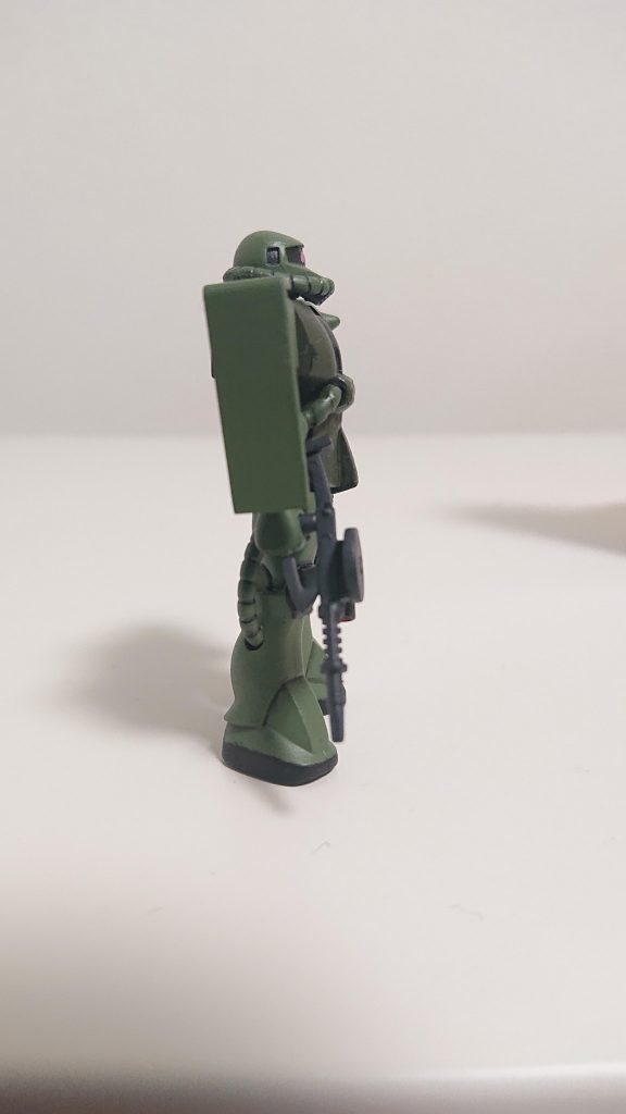 右側面。相変わらず、薄い!顔も大きく日本人のよう