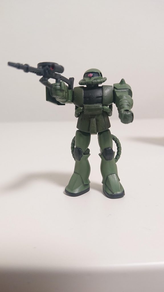 可動範囲…?ベストメカコレクション時代から膝と足首が動かないのは有名。