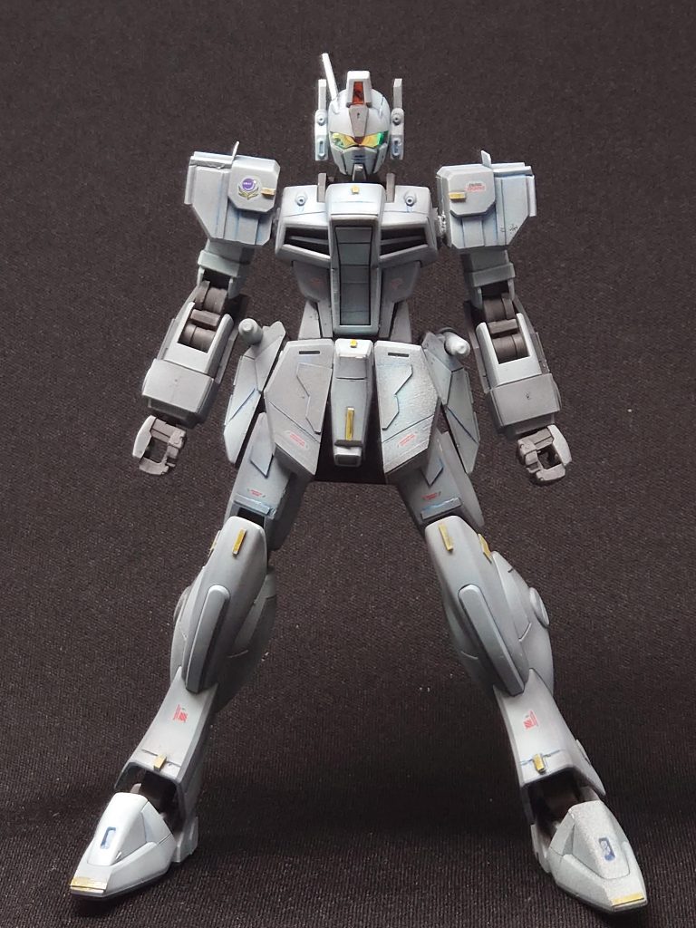 正面今回はディテールアップ、プロポーション変更に重点を置いて作品しました。主な変更点は首の0.6ミリ延長胴体から0.6ミリ延長膝から足を0.6ミリ延長と少しずつ違和感なく縦にシルエットを長くしていきました。