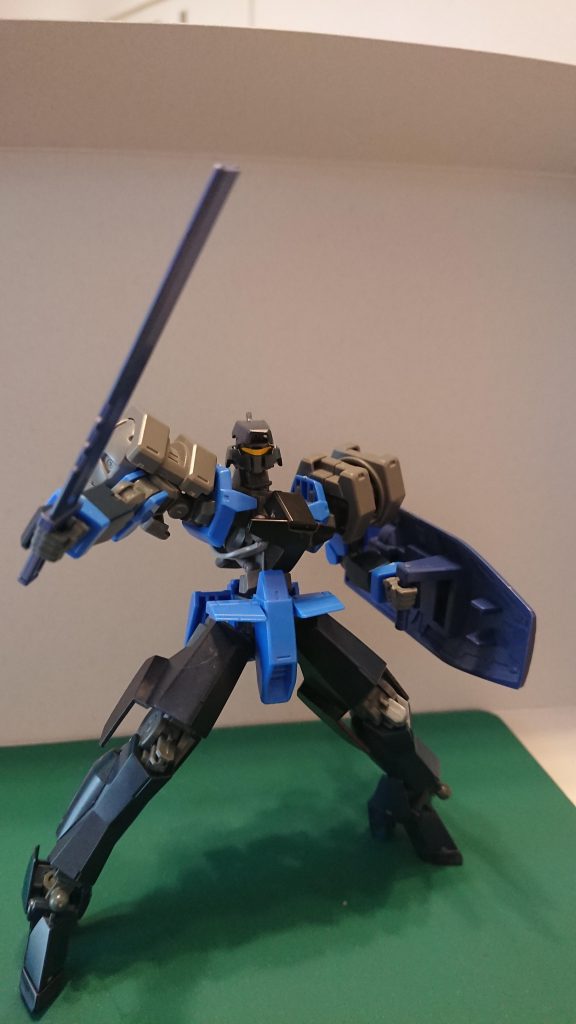 胴体・・グレイズアイン                           肩   ・・地上用グレイズ肩部                     頭部・・グレイズ改