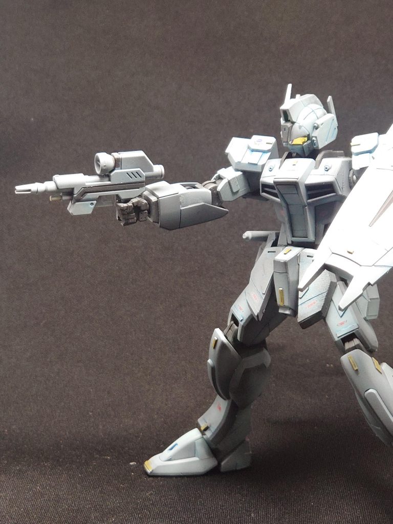 ライフルは銃口部パーツの本体側を短くし、多少シルエットがハンドガンに見えるよう調整しました。