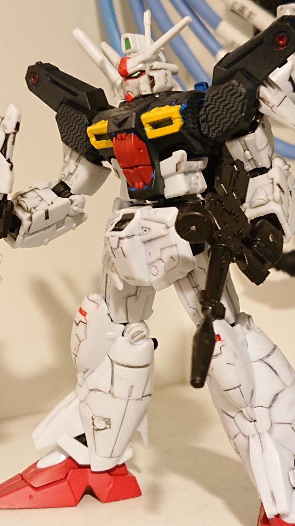 シールドと肩の一部はうまく模様が出たように思います。体にも試みましたが、風呂掃除のネットだと平面しか密着できず失敗。