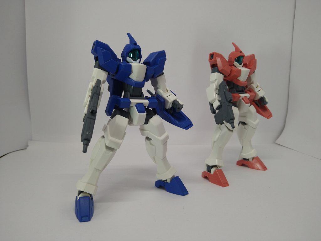 通常版と並べるとこんな感じ。特段変わったパーツはないのですが色が違うだけで印象変わりますね……