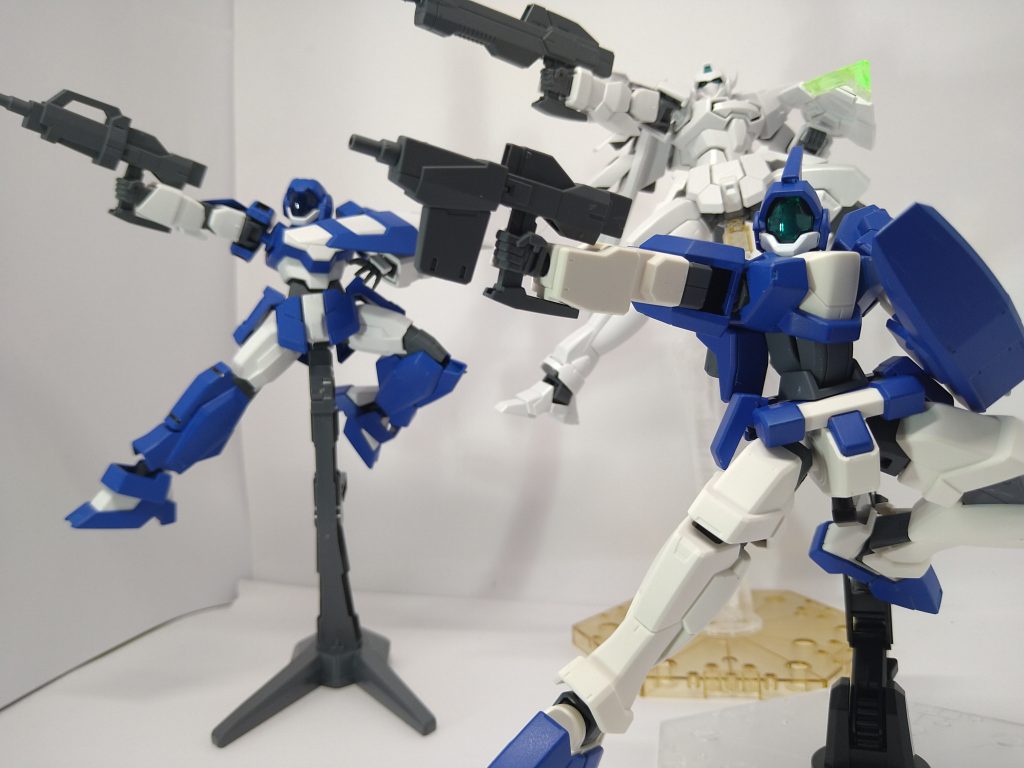 ディーヴァ部隊の機体と並べるとこんな感じ。まだ全員揃え切れてないのでいつかは全員で並べたいですね。