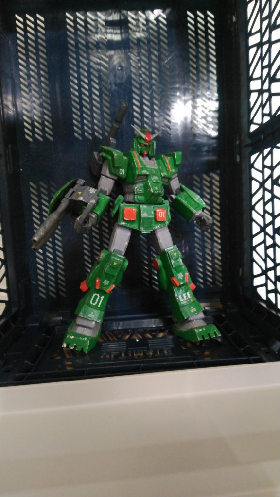 モールドは旧キットとは思えない素晴らしい出来！  ちなみにヒジの可動はこれが限界^_^;