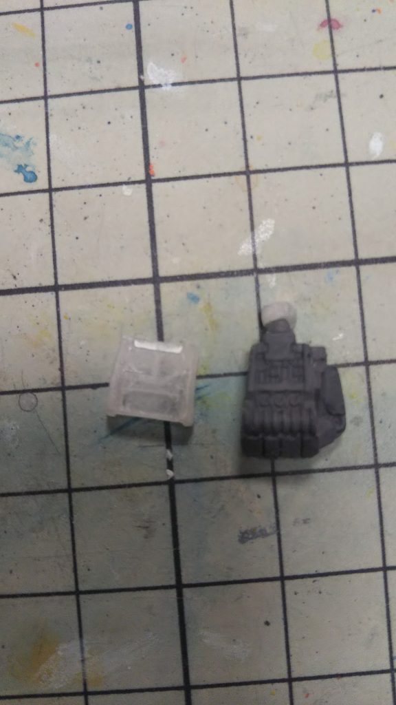 カバーは別パーツでレジン複製。