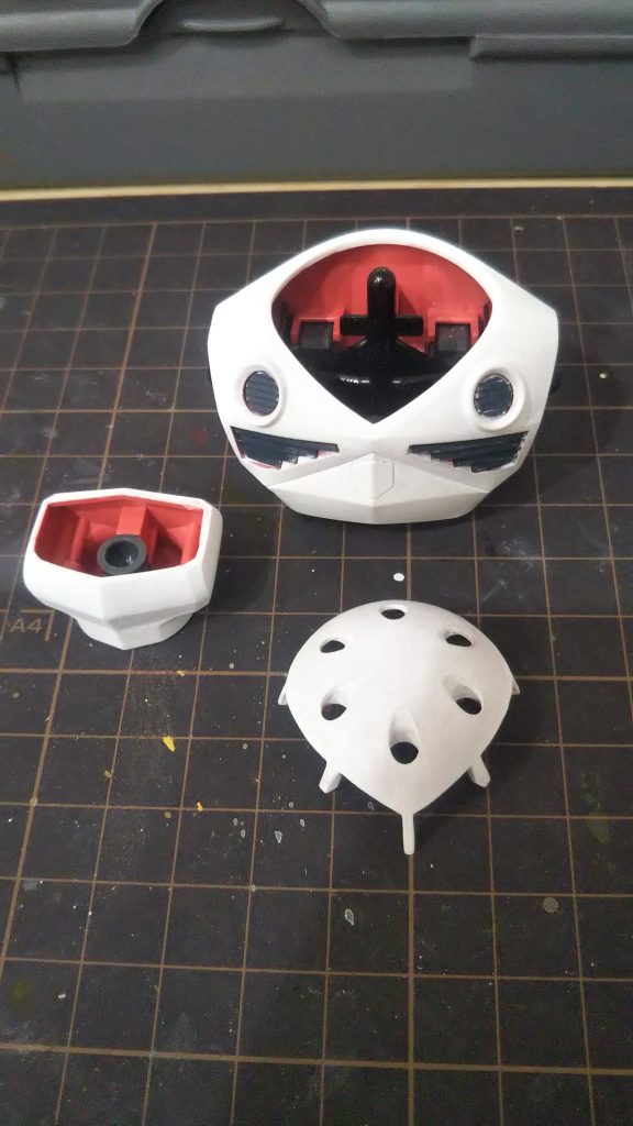 サーモンピンクぽくしたかったので最初にホワイト筆塗りしました💦子供が産まれる前に作ったものだったかな🤔下手くそなくせに 合わせ目消し スミ入れしてるし😓(これをきっかけに合わせ目消し スミ入れをしなくなりました😱)