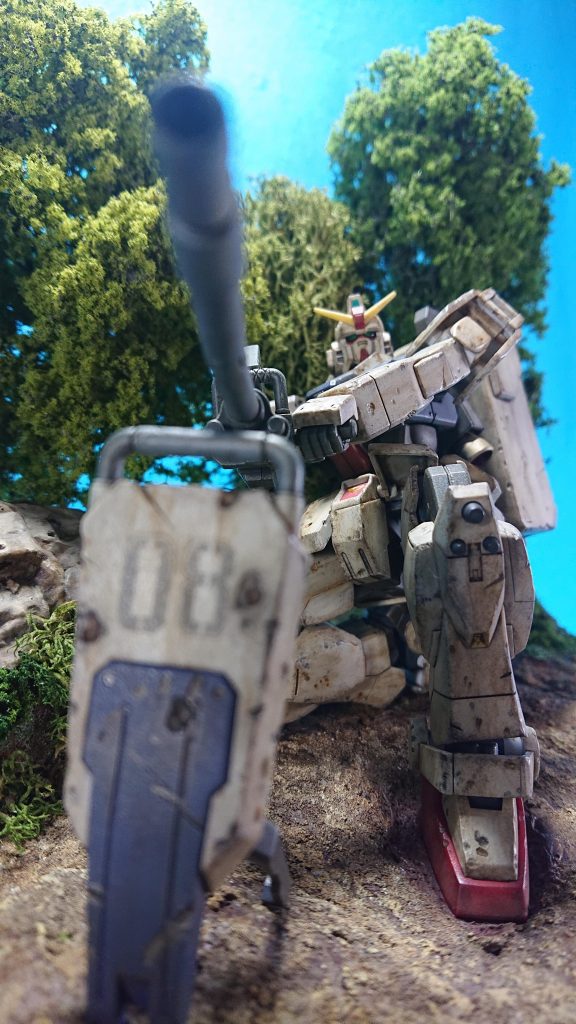 写真撮影は、青空と夜間の2バージョンで行いました。この写真は照明がたまたま太陽が輝いているような感じになりました。