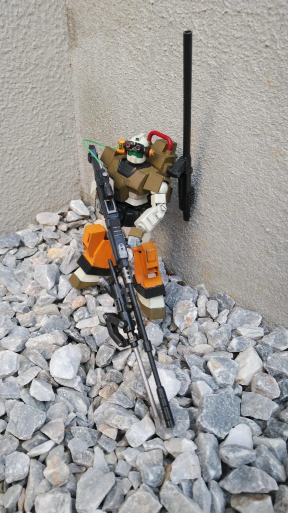 初めての屋外ロケ撮影中にお隣さんが出てこられたので退散屋外でのガンプラ撮影は羞恥心との戦いやで😸あの……ヘイズルっぽいヒザなのでゼットコン参加しても……あっやっぱりダメですか