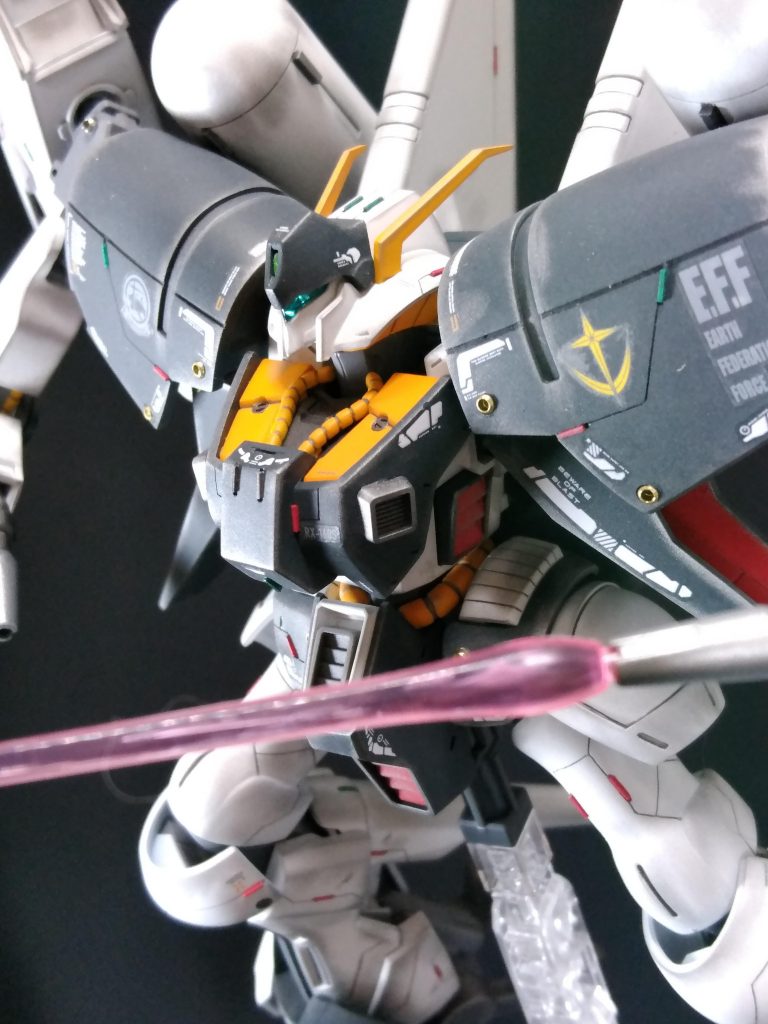 敵にフル加速で間合いを詰めるバイアラン・カスタム。